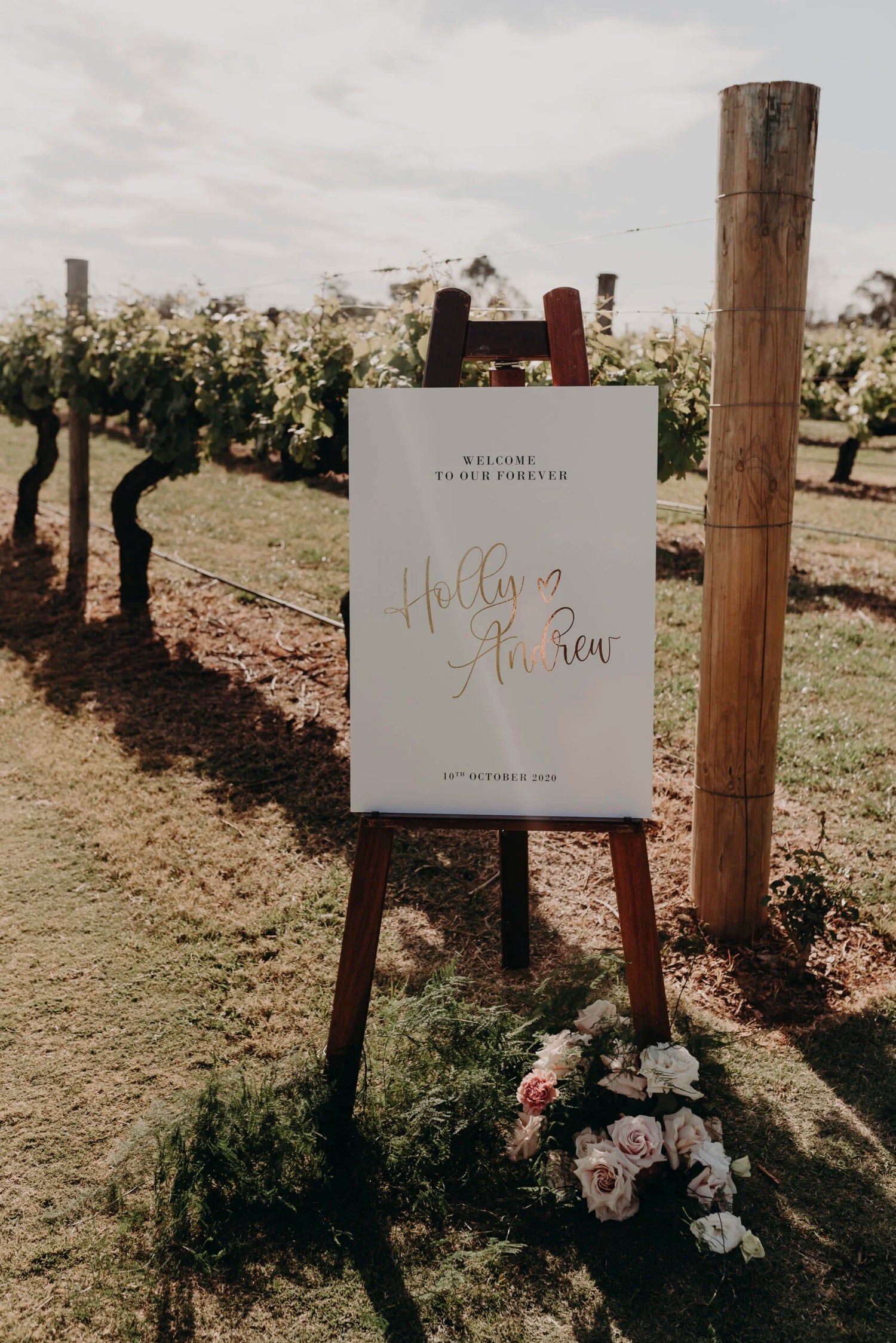 Welcome sign with gold names on easel
