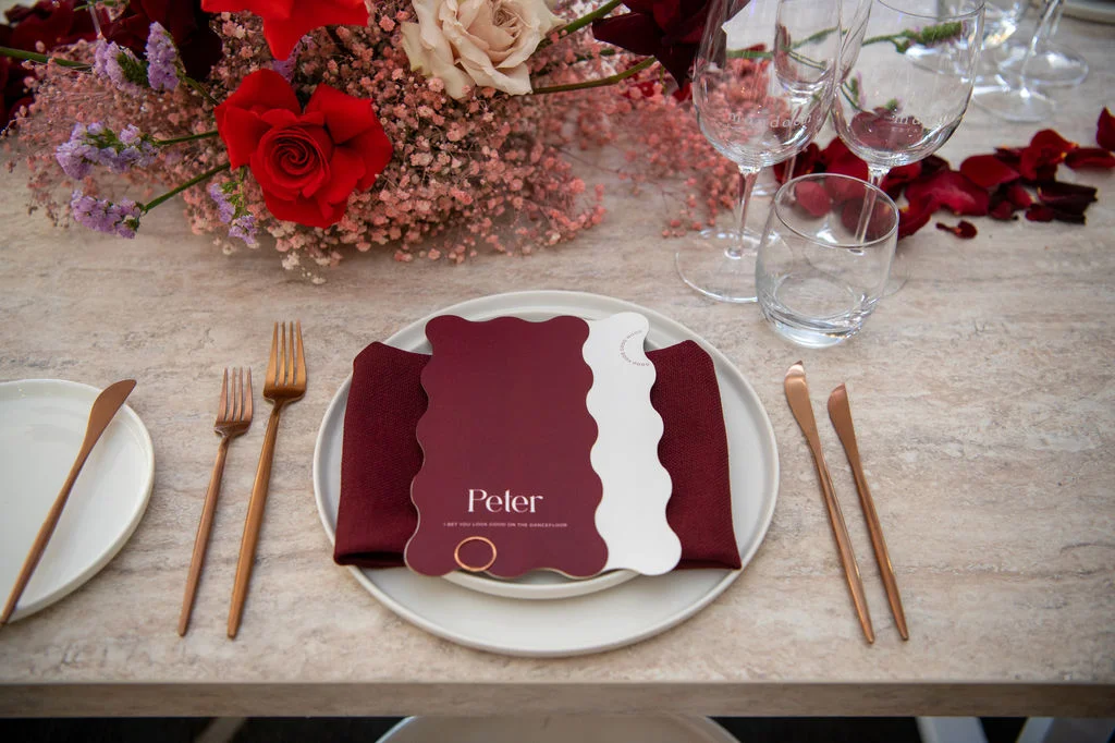 Wiggle-Shaped Place Cards and Menus